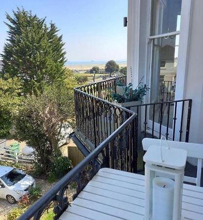 Wight On The Beach, Sleeps 4, Free Off Road Parking, Balcony With Sea Views Ryde  Buitenkant foto