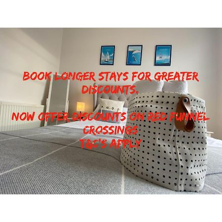 Wight On The Beach, Sleeps 4, Free Off Road Parking, Balcony With Sea Views Ryde  Buitenkant foto