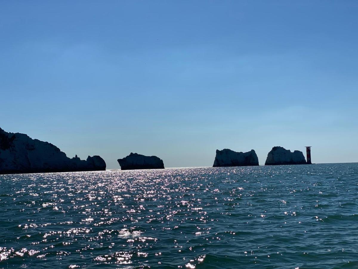 Wight On The Beach, Sleeps 4, Free Off Road Parking, Balcony With Sea Views Ryde  Buitenkant foto
