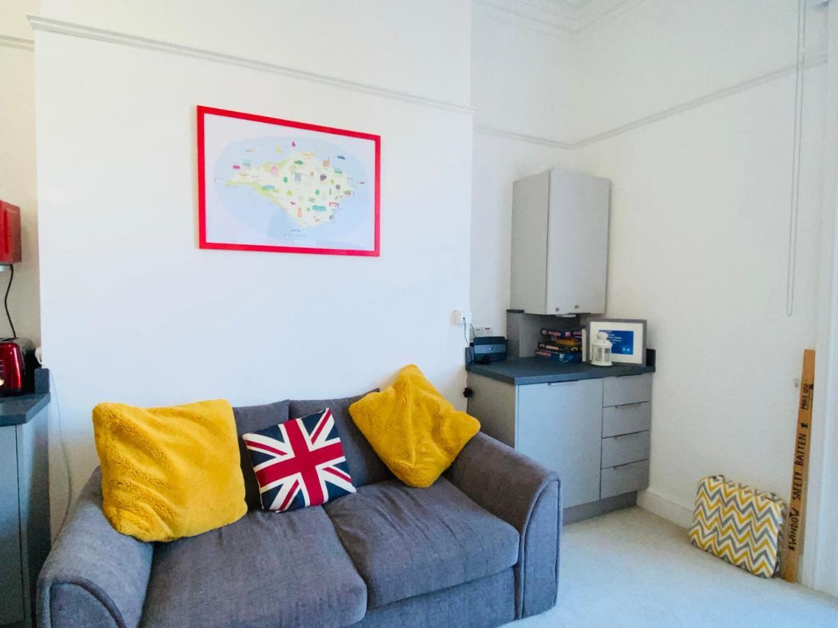 Wight On The Beach, Sleeps 4, Free Off Road Parking, Balcony With Sea Views Ryde  Buitenkant foto