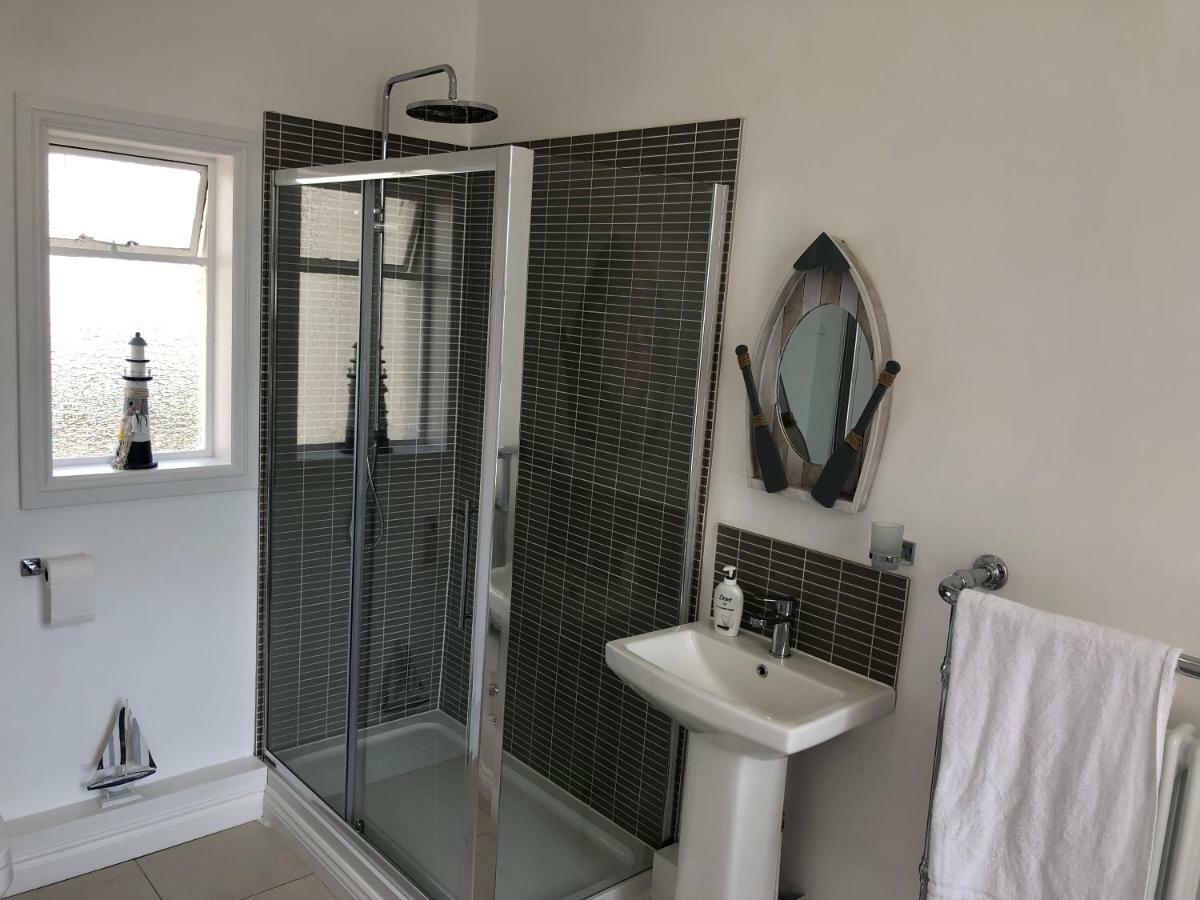Wight On The Beach, Sleeps 4, Free Off Road Parking, Balcony With Sea Views Ryde  Buitenkant foto