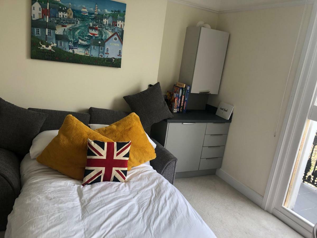 Wight On The Beach, Sleeps 4, Free Off Road Parking, Balcony With Sea Views Ryde  Buitenkant foto