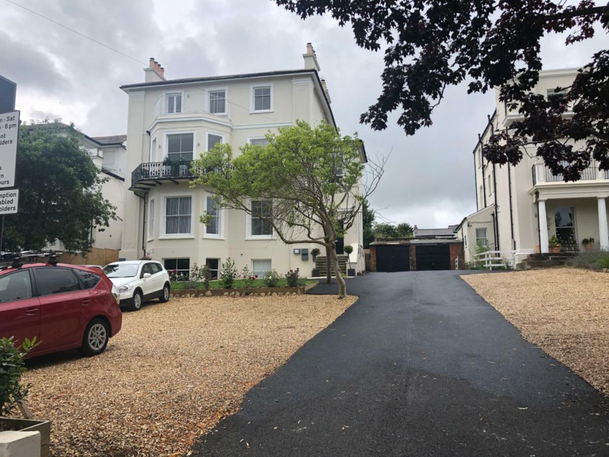 Wight On The Beach, Sleeps 4, Free Off Road Parking, Balcony With Sea Views Ryde  Buitenkant foto