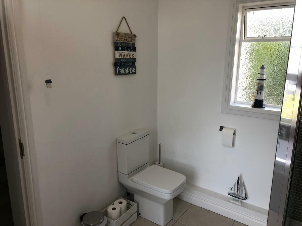 Wight On The Beach, Sleeps 4, Free Off Road Parking, Balcony With Sea Views Ryde  Buitenkant foto