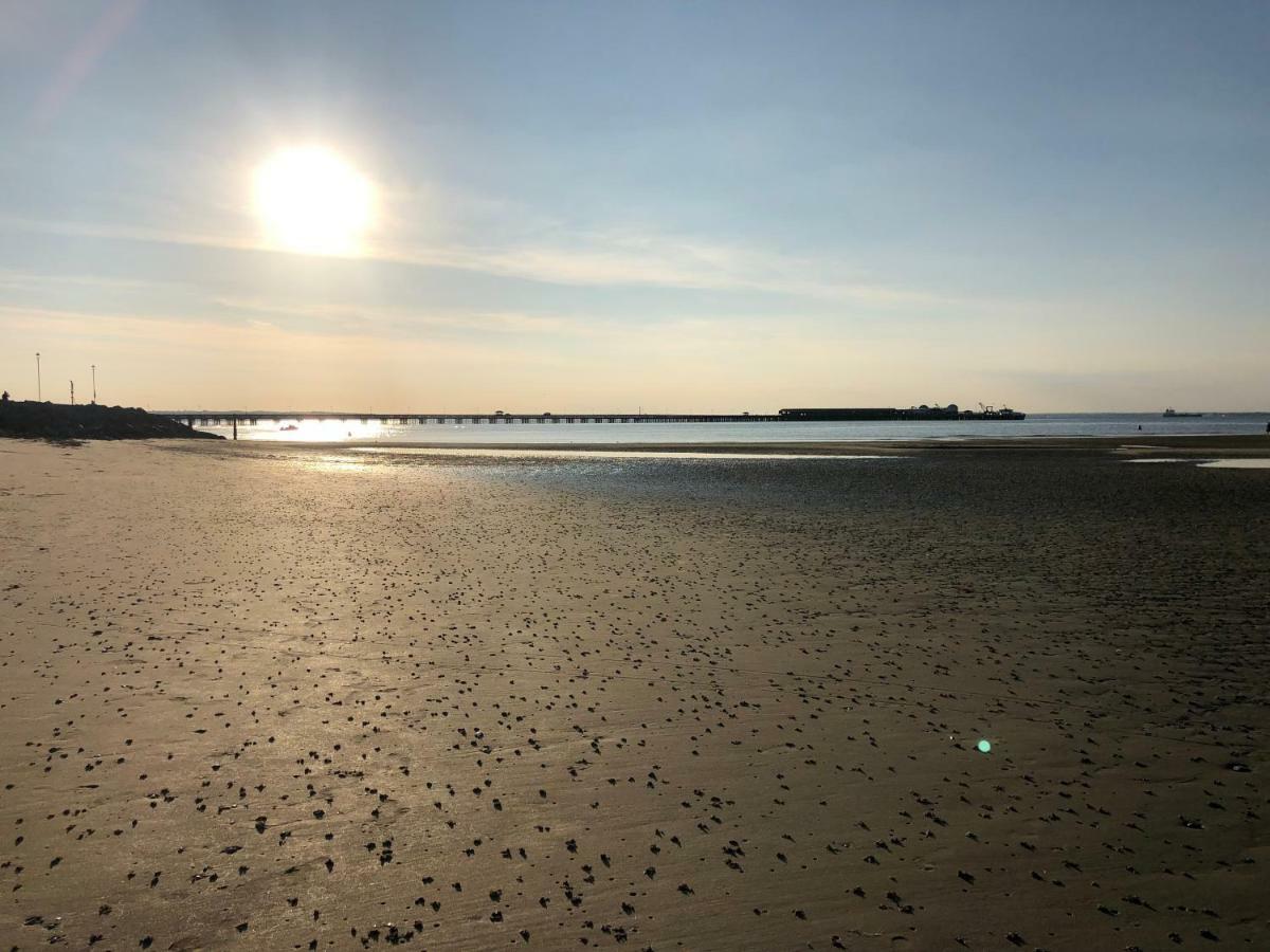Wight On The Beach, Sleeps 4, Free Off Road Parking, Balcony With Sea Views Ryde  Buitenkant foto